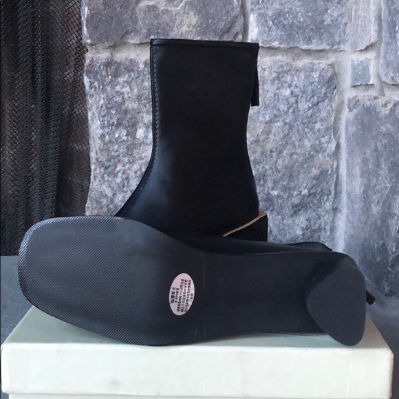 Simply adorable booties size 7 - Picture 5 of 5